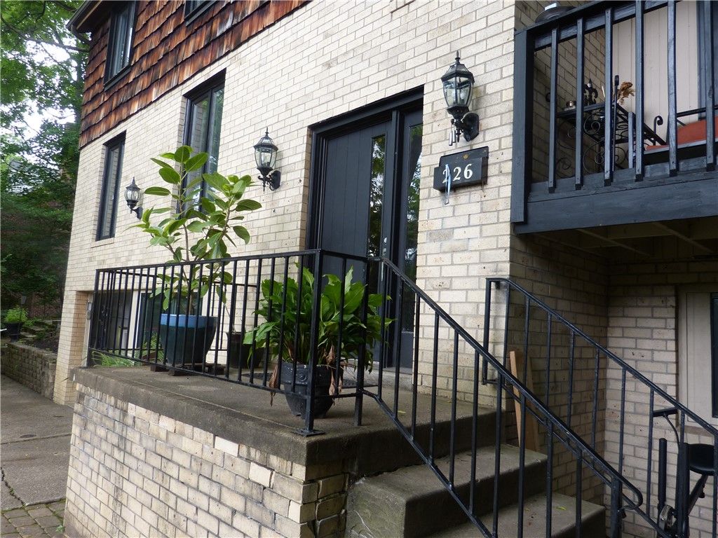 226 Seminole Drive, Mt Lebanon, PA 15228