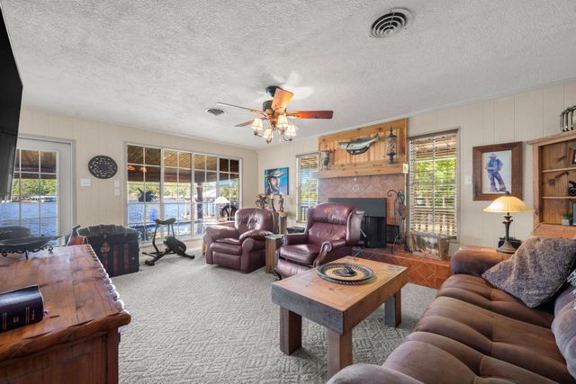 115 Princes Circle, Ivanhoe, TX 75979