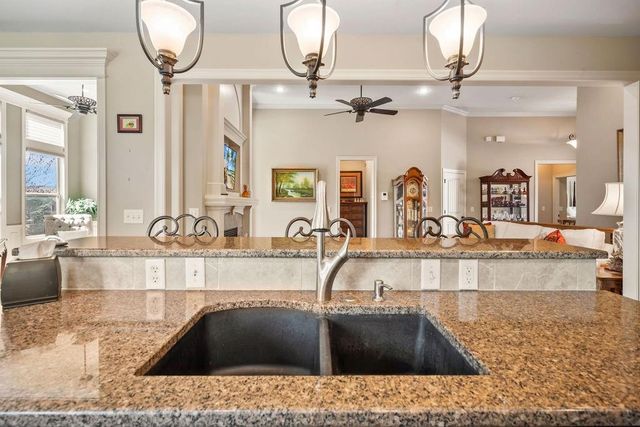 15917 E 29th Street Court S, Independence, MO 64055