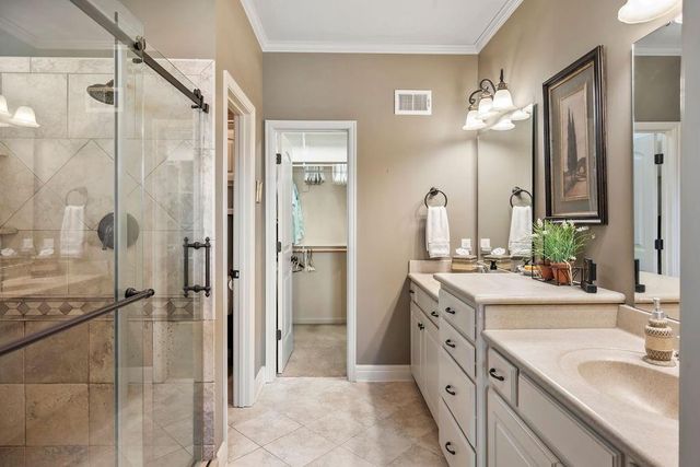 15917 E 29th Street Court S, Independence, MO 64055