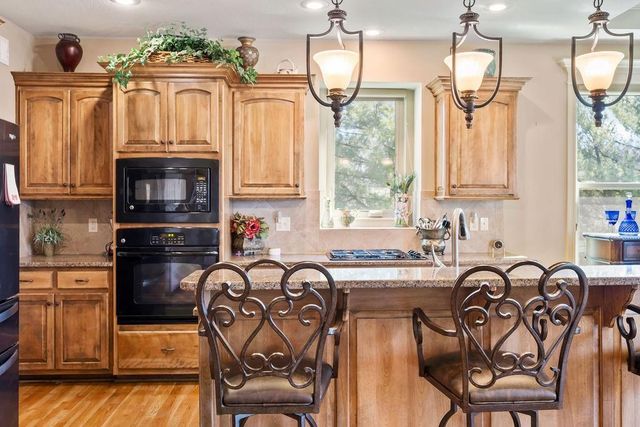 15917 E 29th Street Court S, Independence, MO 64055