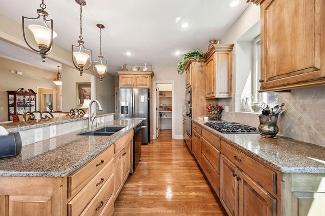 15917 E 29th Street Court S, Independence, MO 64055