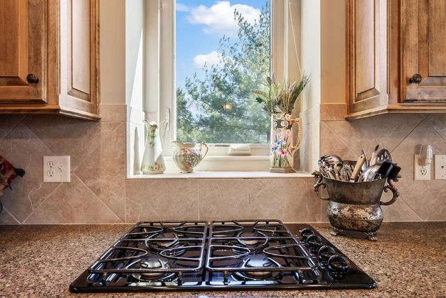 15917 E 29th Street Court S, Independence, MO 64055