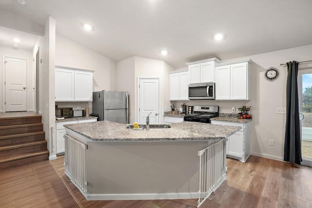 39604 Fallbrook Avenue, North Branch, MN 55056