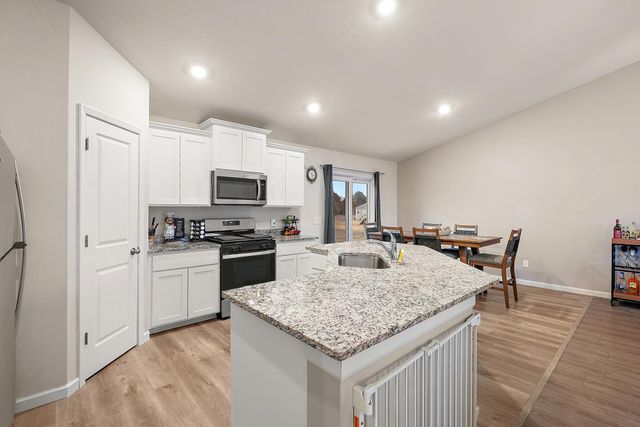 39604 Fallbrook Avenue, North Branch, MN 55056