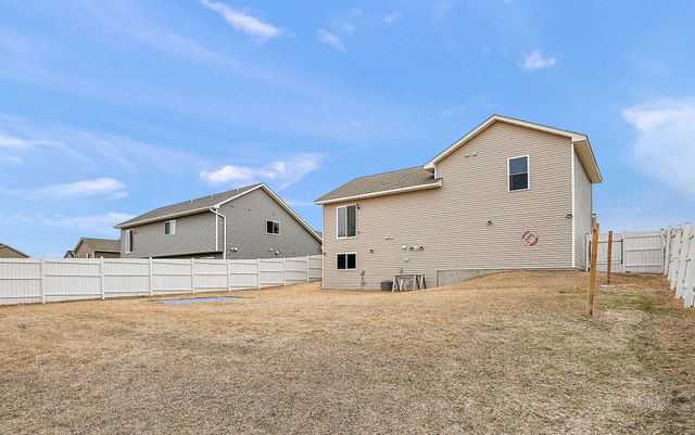 39604 Fallbrook Avenue, North Branch, MN 55056