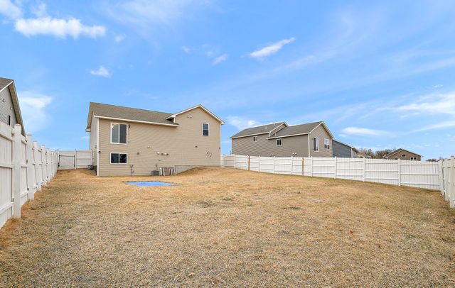 39604 Fallbrook Avenue, North Branch, MN 55056