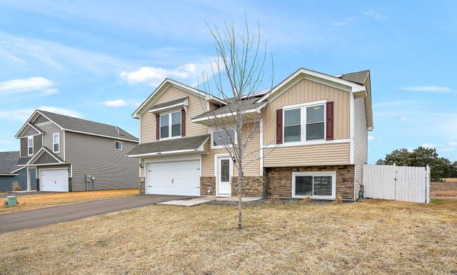 39604 Fallbrook Avenue, North Branch, MN 55056