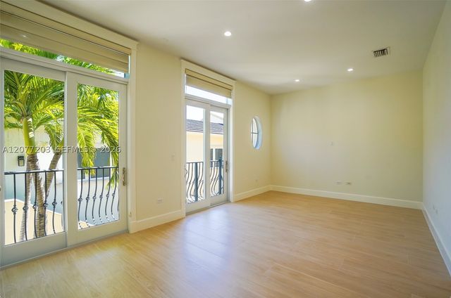 530 Valencia Ave 3, Coral Gables, FL 33134