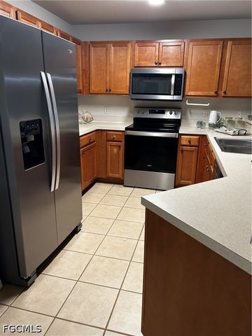 1427 NE 8th PL, Cape Coral, FL 33909