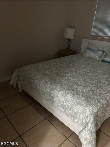 1427 NE 8th PL, Cape Coral, FL 33909