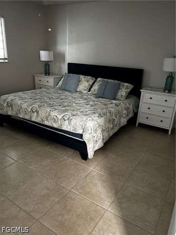 1427 NE 8th PL, Cape Coral, FL 33909