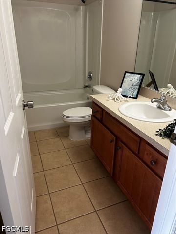 1427 NE 8th PL, Cape Coral, FL 33909