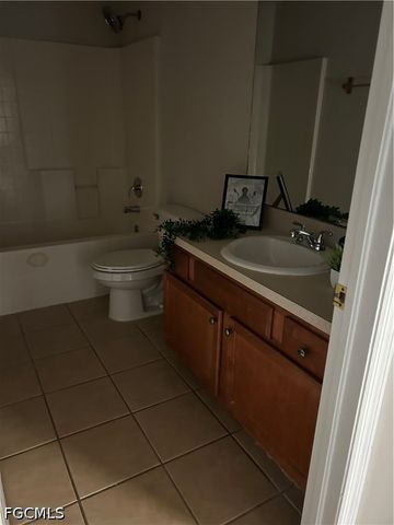 1427 NE 8th PL, Cape Coral, FL 33909
