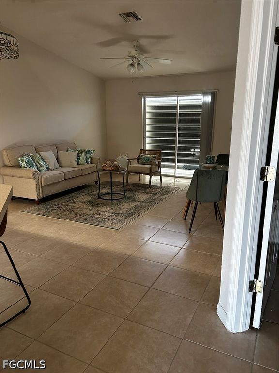 1427 NE 8th PL, Cape Coral, FL 33909