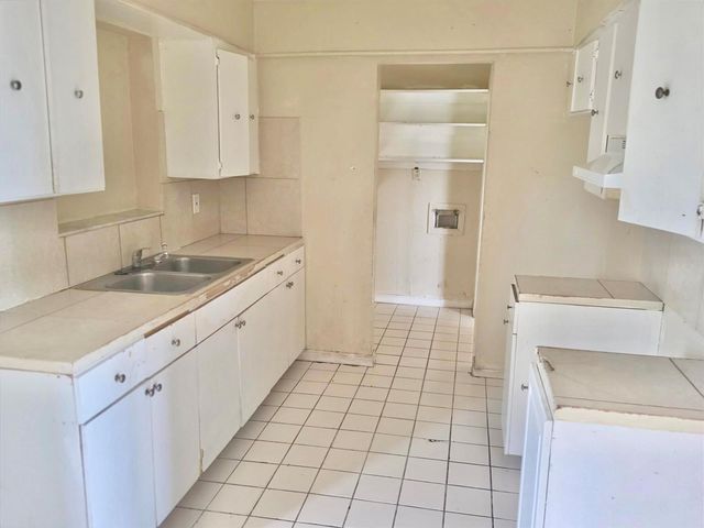 1216 Giller Avenue, Mangonia Park, FL 33407