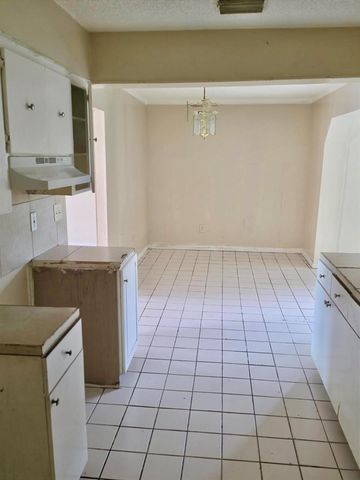 1216 Giller Avenue, Mangonia Park, FL 33407
