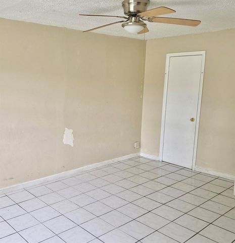1216 Giller Avenue, Mangonia Park, FL 33407