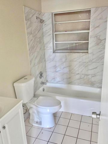 1216 Giller Avenue, Mangonia Park, FL 33407