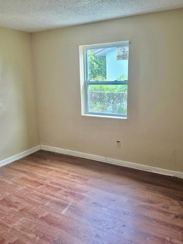 1216 Giller Avenue, Mangonia Park, FL 33407