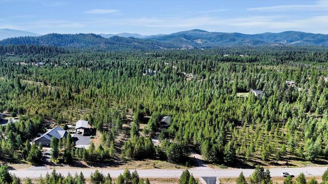 142 Freedom Meadows Dr, Newport, WA 99156