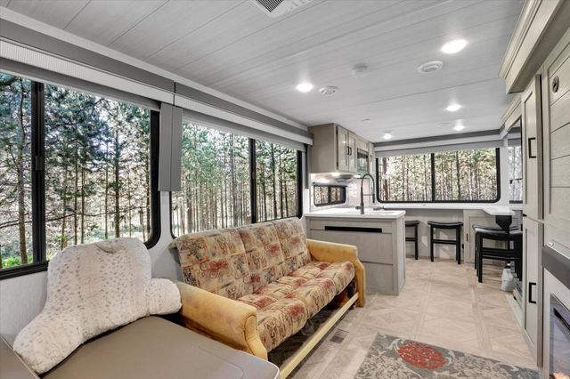 142 Freedom Meadows Dr, Newport, WA 99156