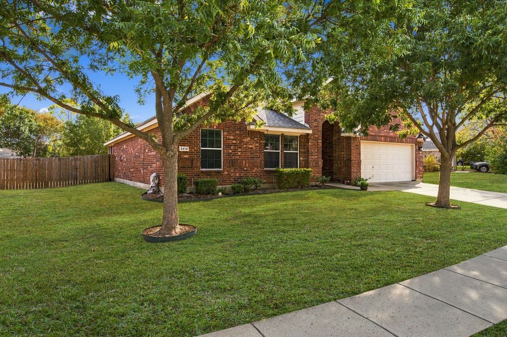 2412 Clubhouse Drive, Denton, TX 76210 — photo 2