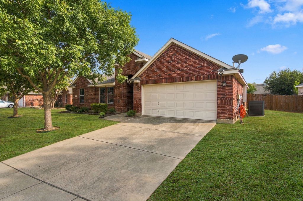 2412 Clubhouse Drive, Denton, TX 76210 — photo 3
