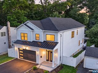 43 Oakwood Avenue, Livingston, NJ 07039
