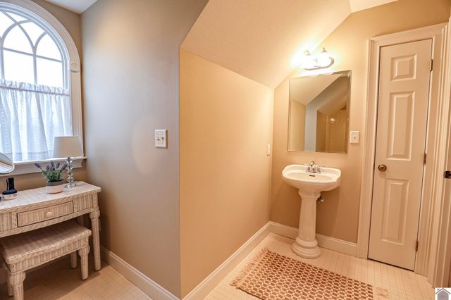 205 Willow Lake Drive, Paducah, KY 42003
