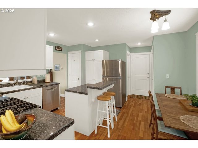 2146 Nw JETTY Ave, Lincoln City, OR 97367