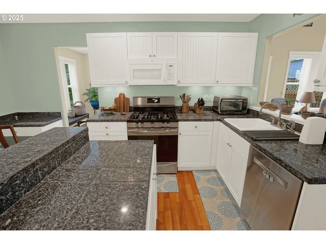 2146 Nw JETTY Ave, Lincoln City, OR 97367