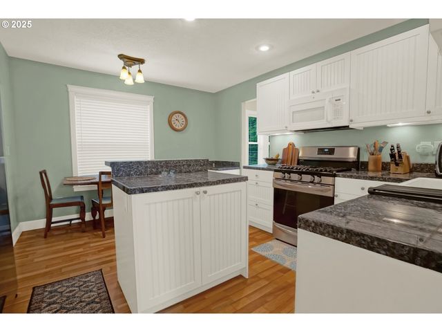 2146 Nw JETTY Ave, Lincoln City, OR 97367