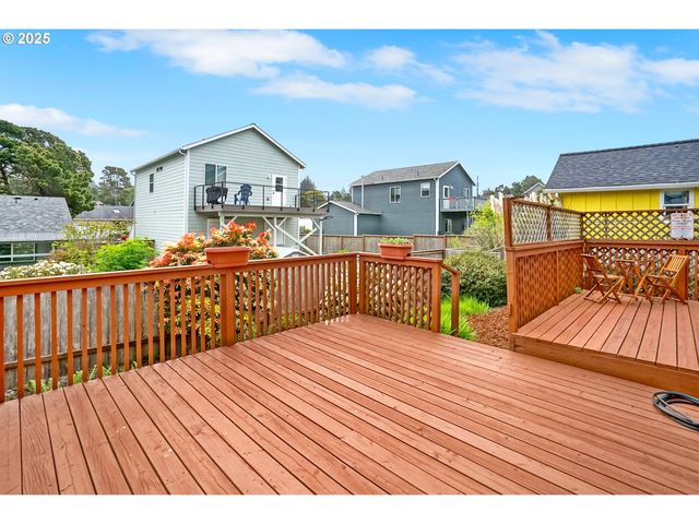 2146 Nw JETTY Ave, Lincoln City, OR 97367