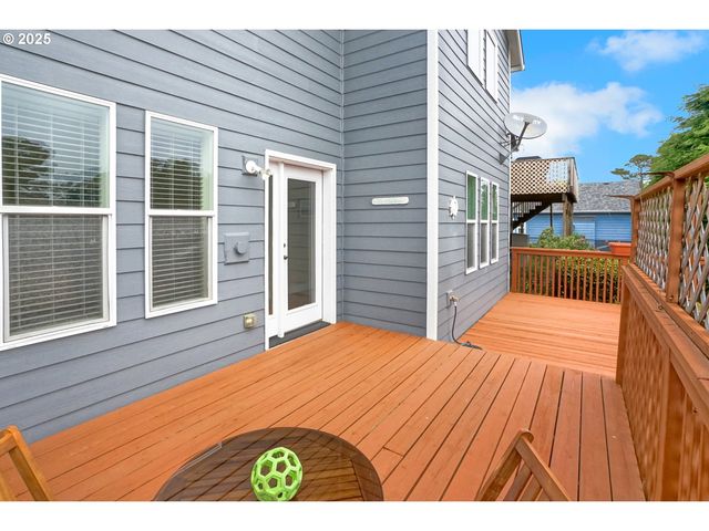 2146 Nw JETTY Ave, Lincoln City, OR 97367