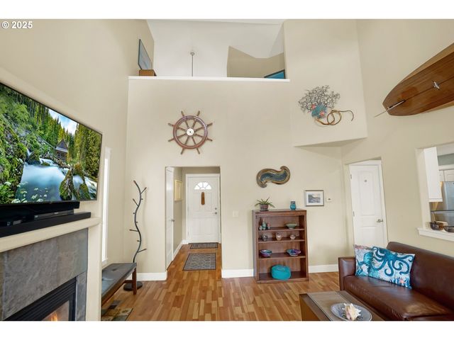 2146 Nw JETTY Ave, Lincoln City, OR 97367