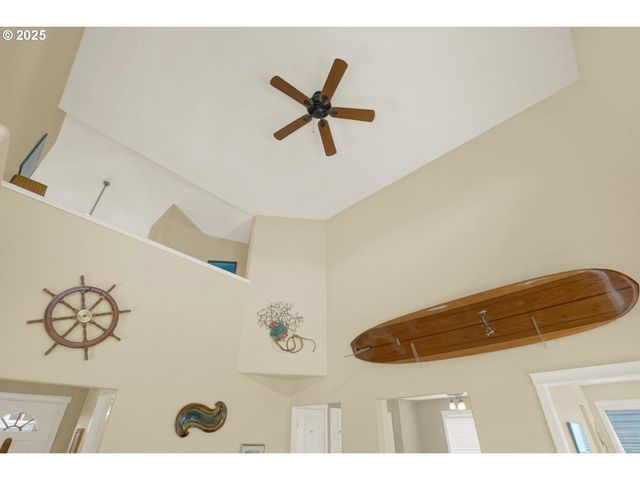 2146 Nw JETTY Ave, Lincoln City, OR 97367