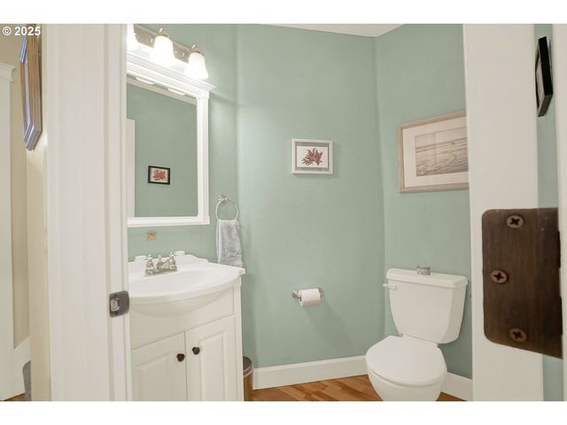 2146 Nw JETTY Ave, Lincoln City, OR 97367