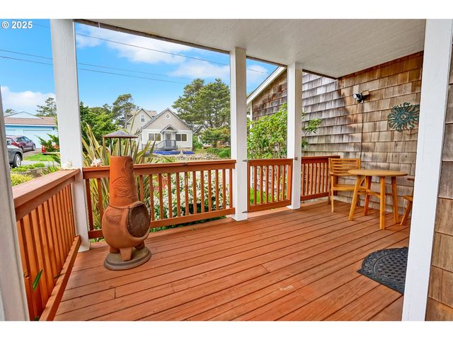 2146 Nw JETTY Ave, Lincoln City, OR 97367