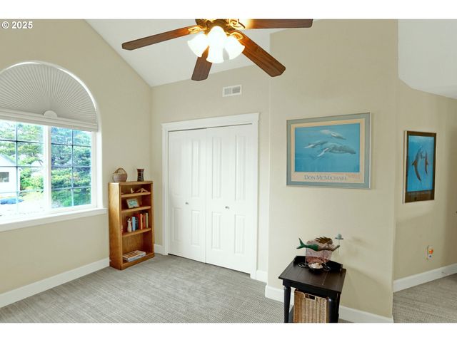 2146 Nw JETTY Ave, Lincoln City, OR 97367