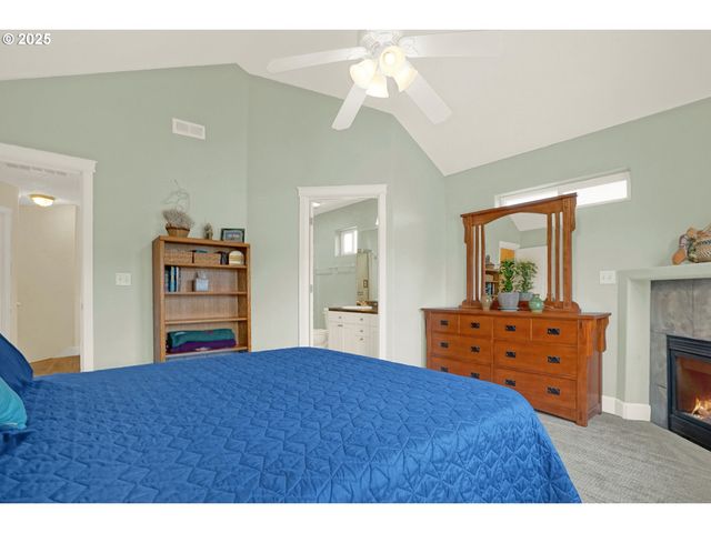 2146 Nw JETTY Ave, Lincoln City, OR 97367