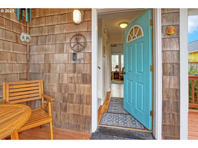 2146 Nw JETTY Ave, Lincoln City, OR 97367