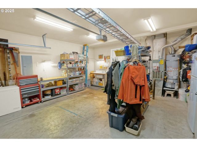 2146 Nw JETTY Ave, Lincoln City, OR 97367