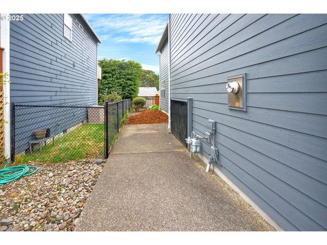 2146 Nw JETTY Ave, Lincoln City, OR 97367