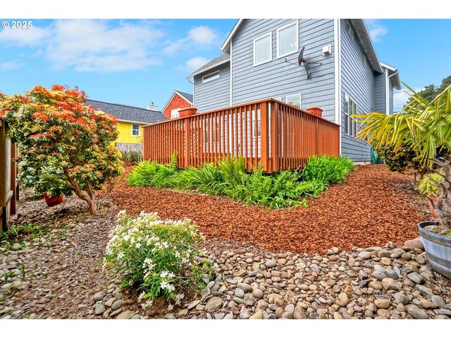 2146 Nw JETTY Ave, Lincoln City, OR 97367