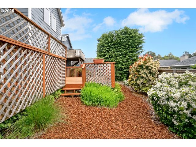 2146 Nw JETTY Ave, Lincoln City, OR 97367
