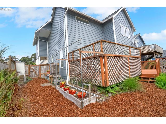 2146 Nw JETTY Ave, Lincoln City, OR 97367