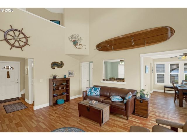 2146 Nw JETTY Ave, Lincoln City, OR 97367