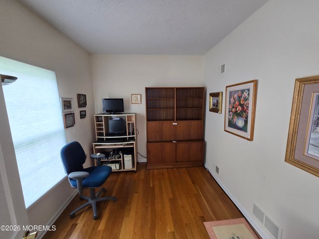 33 Middlebury Lane, Willingboro, NJ 08046