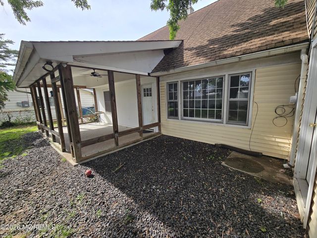 33 Middlebury Lane, Willingboro, NJ 08046